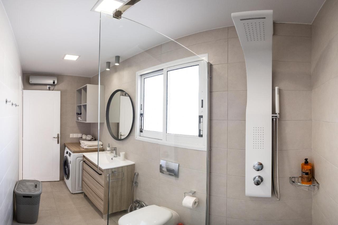 Seaview 3 Bedroom Kings Road Penthouse Paphos Eksteriør bilde