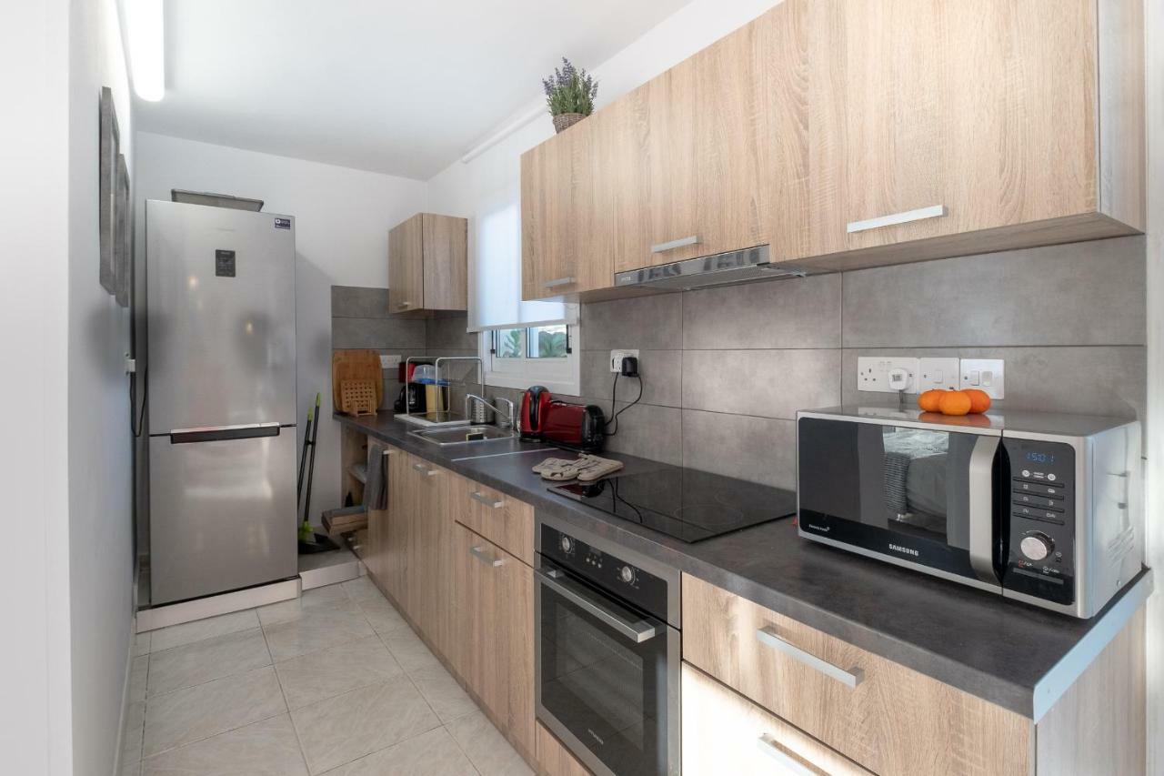 Seaview 3 Bedroom Kings Road Penthouse Paphos Eksteriør bilde